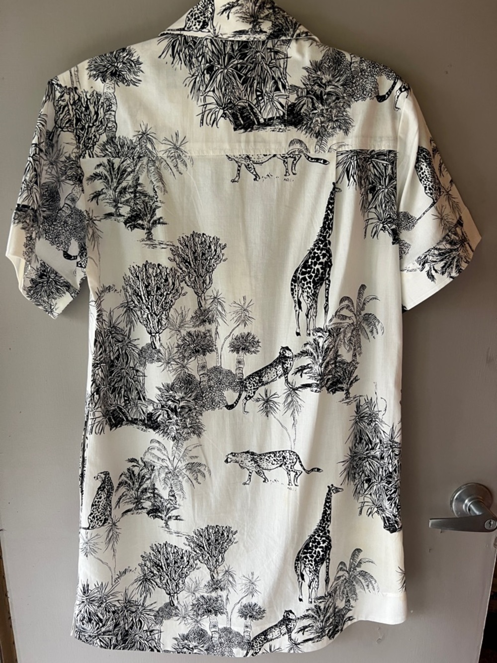 Finley - White Short-Sleeve Safari Print dress - Picture 4 of 4